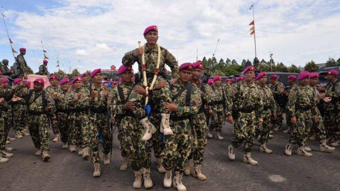 Seperti Ini Tradisi Penyambutan Komandan Korps Marinir, Mayjen Suhartono Disambut Ribuan Prajurit