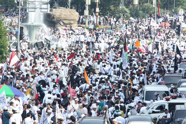 Peserta Reuni 212 Disilang Monas Membludak
