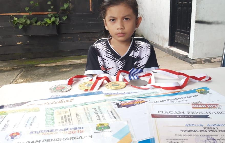 Atlet Badminton Adelia Anjani akan siap Bertanding Ke Pulau Batam Ia akan  berusaha memberikan yang terbaik untuk KAMPAR