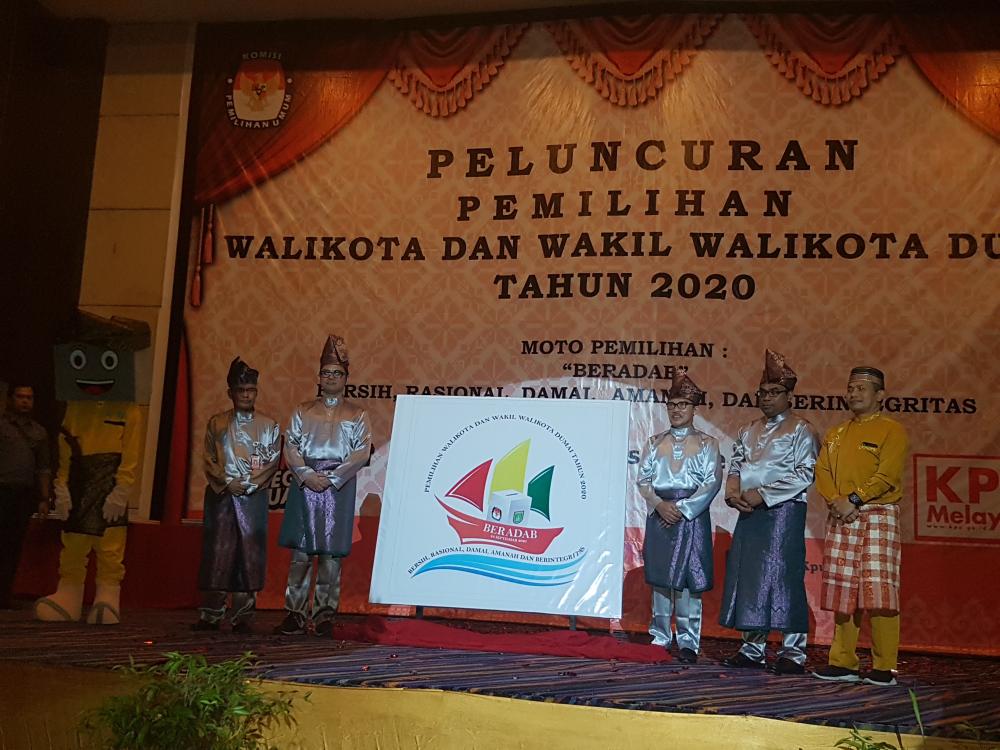  " Mengenalkan Maskot dan Logo KPU Kota Dumai, pada Pembukaan Peluncuran Pemilihan Walikota dan Wakil Walikota Dumai"