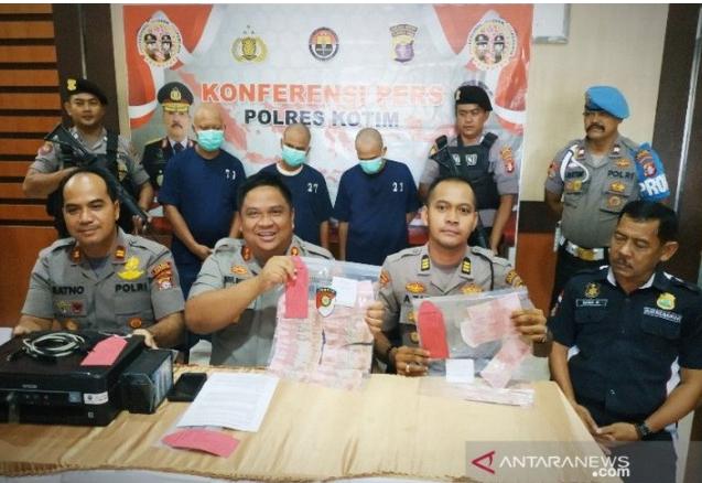 Oknum Perangkat Desa Diduga Mencetak Uang Palsu Dikantor Desa