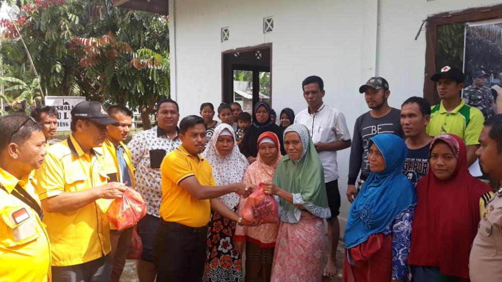 Peduli Banjir, Golkar Kampar Salurkan Bantuan Enam Desa Yang Terdampak Banjir