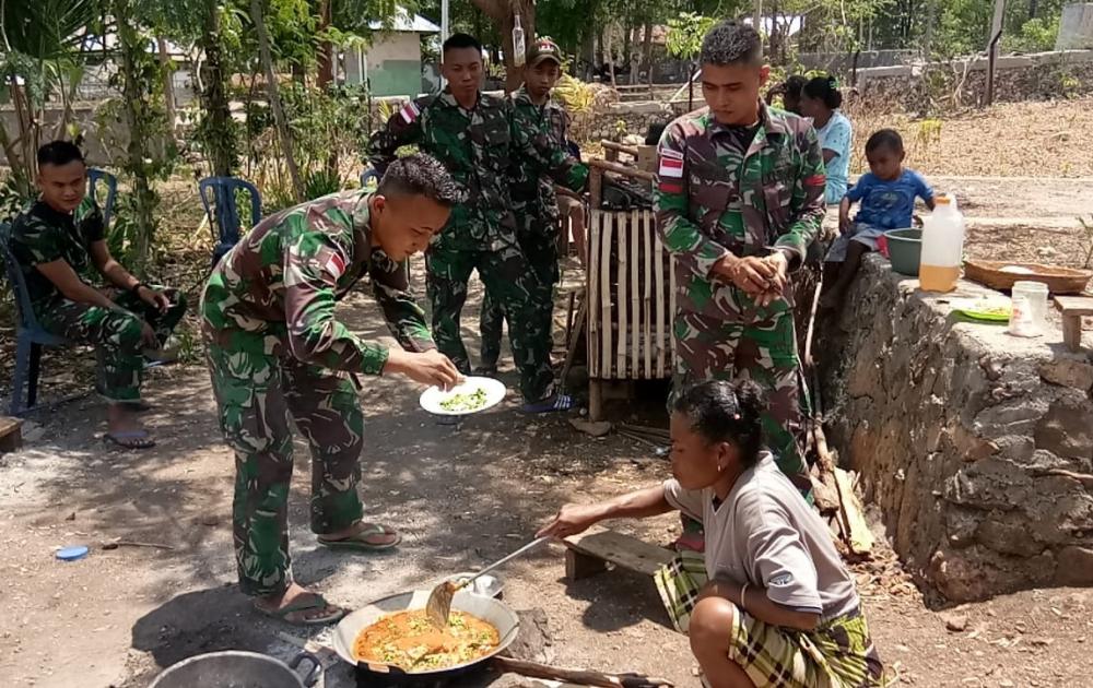 Peringati Hari Ibu ke-91 Tahun 2019, Satgas Pamtas RI-RDTL Yonif 132/BS, Rayakan Hari Ibu Dengan Orang Tua Asuh di Perbatasan .