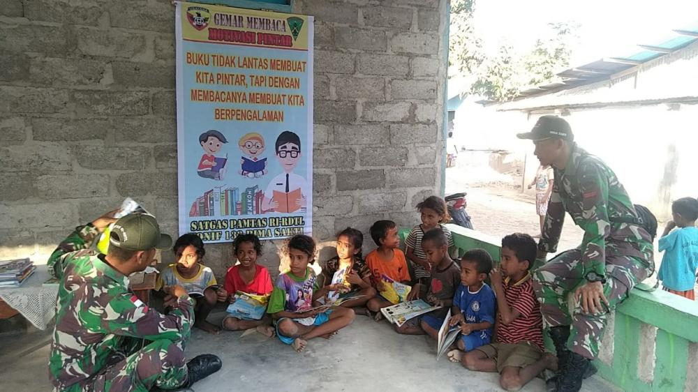 Libur Panjang Sekolah, Satgas Pamtas RI-RDTL Yonif 132/BS, Tumbuhkan Minat Baca Kepada Anak-Anak Perbatasan .