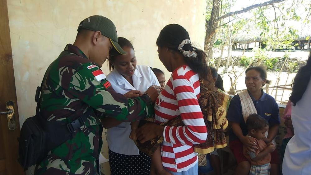 Tingkatkan Kesehatan Masyarakat di Perbatasan, Satgas Pamtas RI-RDTL Yonif 132/BS, Gelar Pelayanan Posyandu di Desa Alas Utara .