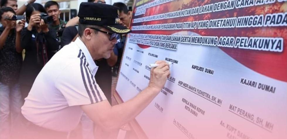 " Walikota Dumai Zulkuifli AS, Mendeklarasikan Kota Dumai Bebas Asap Tahun 2020"