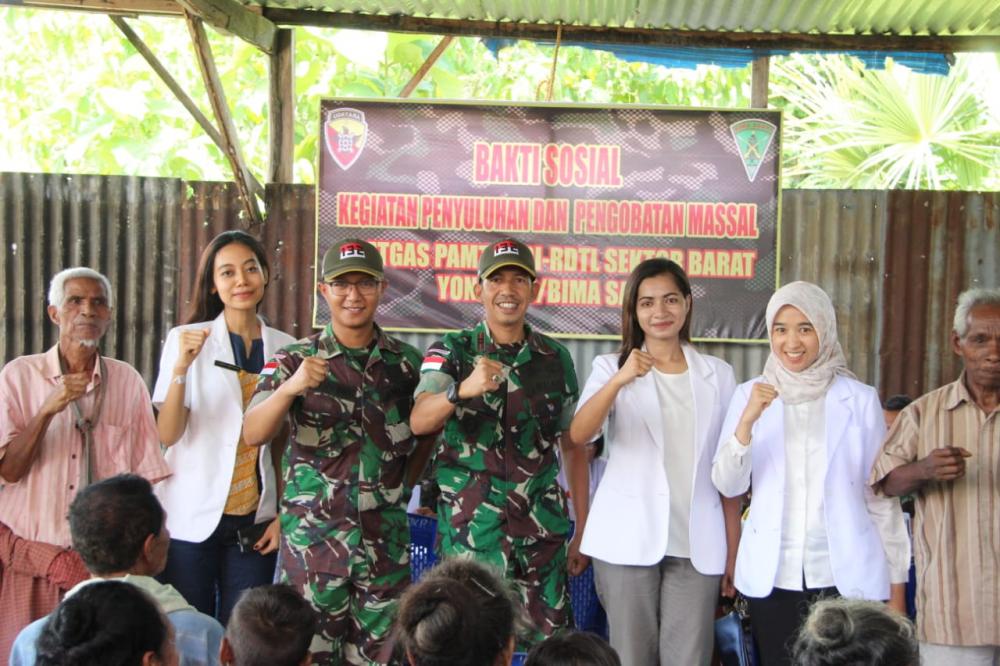 Meriahkan HUT Infanteri ke - 71, Satgas Pamtas RI-RDTL Yonif 132/BS, Gelar Pengobatan Massal Dan Pembagian Sembako Gratis .