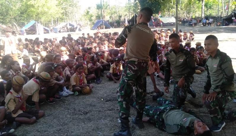 Satgas Pamtas RI-RDTL Yonif 132/BS, Bentuk Disiplin Generasi Muda, Dengan Ajarkan Ilmu Kepramukaan di Bumi Perkemahan .