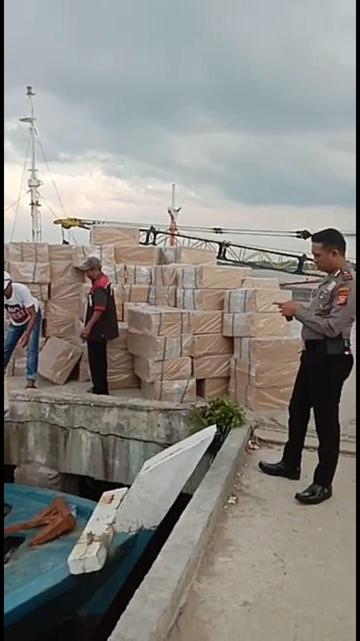 Kapolres Inhil AKBP Indra Duaman Mengecek Langsung Barang Hasil Tangkapan Rokok Ilegal 