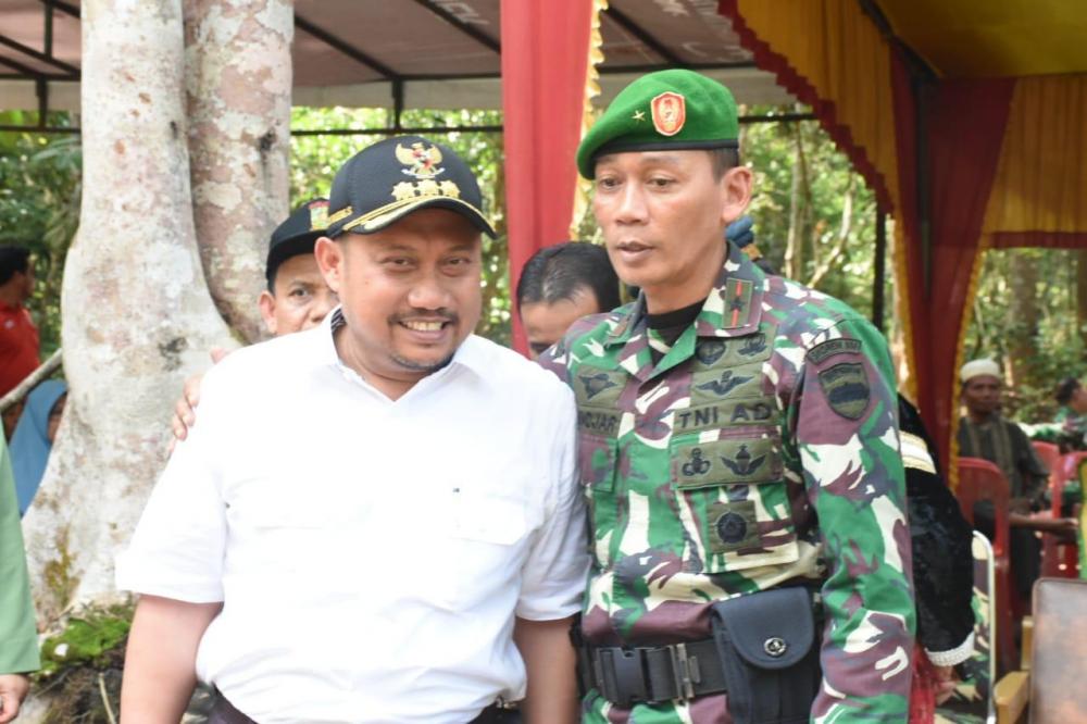 Peringati Hari Juang TNI AD, Danrem dan Bupati Kampar lakukan Penanaman pohon.