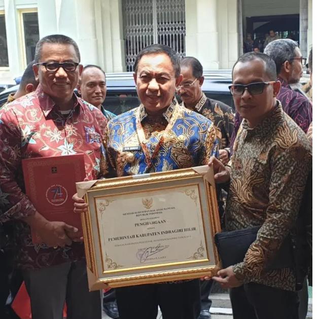 Bupati Inhil HM Wardan Menerima Penghargaan Sebagai Daerah Peduli HAM Yang Ke empat Kali.