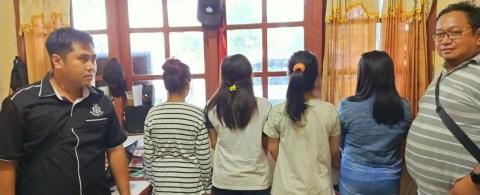 Campur Gerakan Sholat dan Goyang Dengan  Musik Disko 3 Remaja Ditangkap 