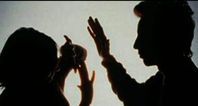 Kejamnya Ayah Tiri,Tega Aniaya Anak Dengan Dua Temannya 