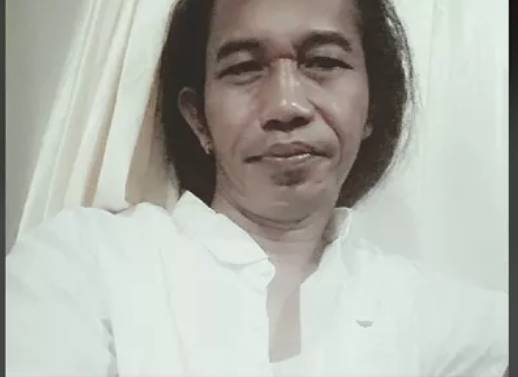 Dianggap Mirip Dengan Presiden Joko Widodo,Pria Berambut Gondrong Ini Viral Di Media Sosial