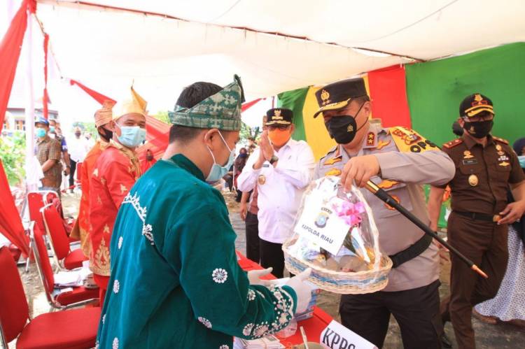Kapolda Riau Bersama Forkopimda Tinjau TPS di Rohul dan Dumai, Pastikan Pilkada Aman Damai dan Patuhi Prokes