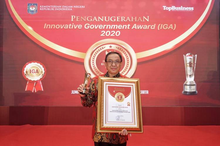 Bupati Inhil HM Wardan Terima Penghargaan IGA 2020