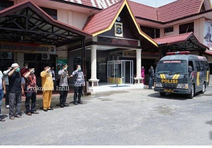 Bupati Inhil HM. Wardan Berikan Penghormatan Terakhir kepada Personel Polres Inhil, Alm AKP Ferdinand Sumardi  