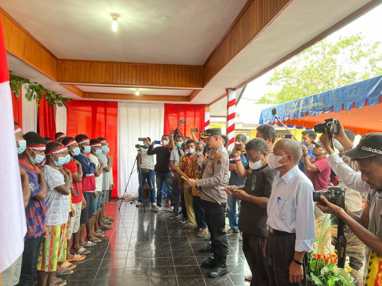 KKB Kampung Ambaidiru Serahkan Diri Kepangkuan NKRI 