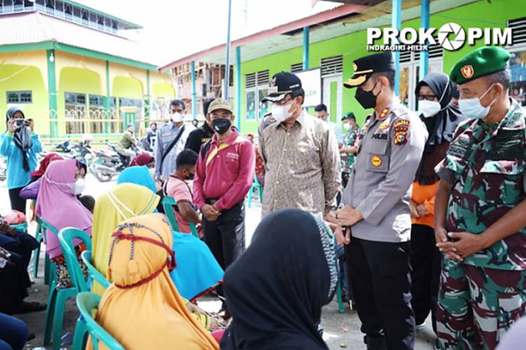 Bupati Inhil Tinjau Vaksinasi di Tiga Tempat, Akhir Tahun Akan Ada Hadiah Kejutan Bagi yang Sudah Vaksin