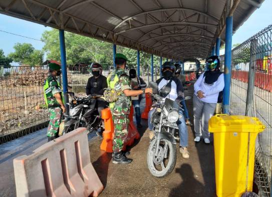 Babinsa Koramil 04/Rupat Gelar Penegakan Disiplin Protokol Kesehatan di Pelabuhan Roro