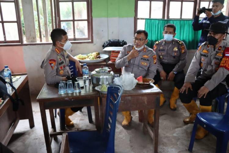 Kapolres Rohil Dampingi Karo Ops Polda Riau Tinjau Vaksinasi di Pekaitan
