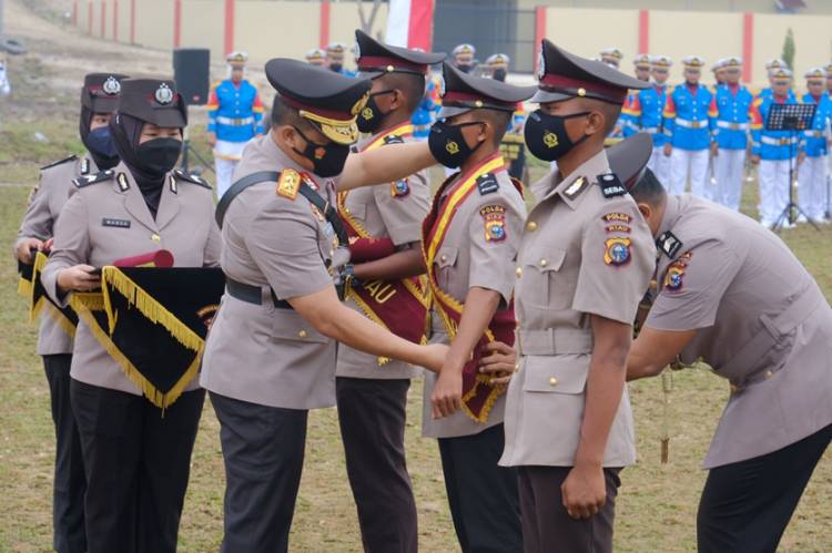 Lantik 449 Bintara Polisi, Kapolda Riau: Jadilah Polisi yang Bermanfaat