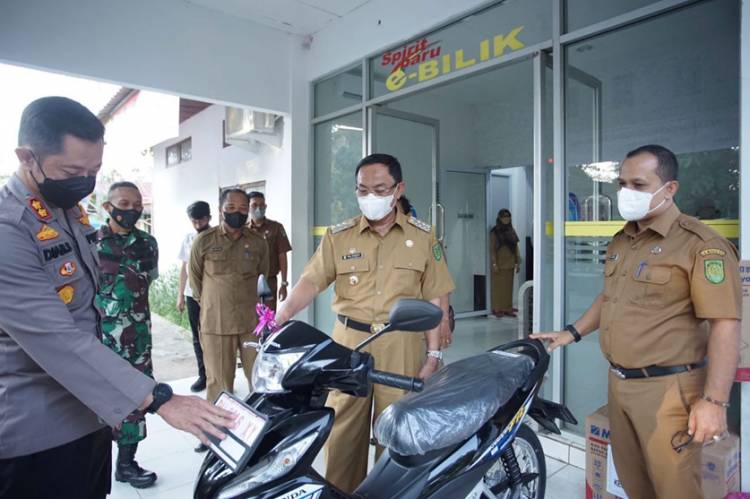 Bupati Inhil Undi Pemenang Gebyar Pekan Vaksin Covid-19 Berhadiah Utama 2 Unit Sepeda Motor