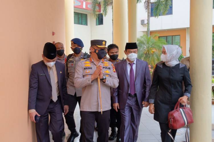 Sampaikan Pidato Pada Sidang Paripurna DPRD, Irjen Agung Setia : Terimakasih Masyarakat Riau.