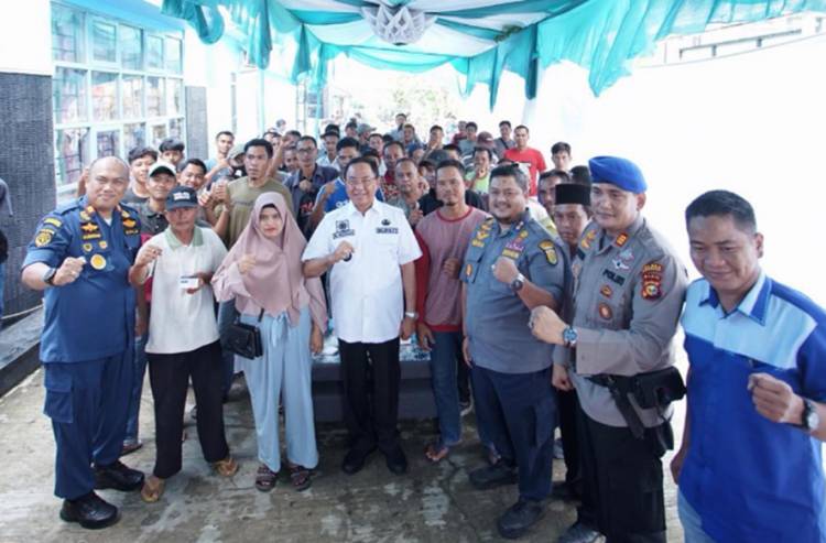 Bupati Inhil HM. Wardan Ajak Pemilik Kapal Motor Daftarkan Diri ke KSOP Tembilahan