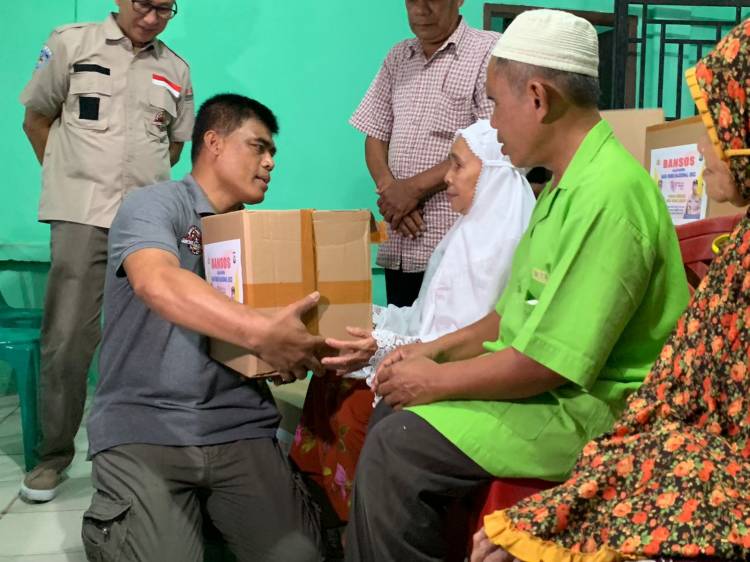 Gelar Bansos di Koto Tuo Kampar, TLCI Chapter#2 Riau Bagikan Sembako dan Kursi Roda.