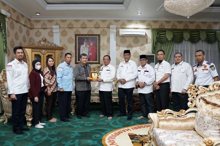 Penuhi Aturan Keimigrasian Bupati Inhil HM WARDAN Dukung Penuh Pengelolaan dan Standarisasi Pelabuhan 
