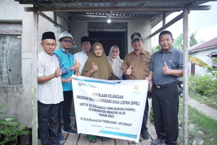 Bupati Inhil Resmikan Bantuan Program Pasang Baru Listrik