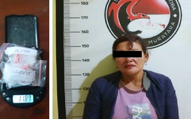 Wanita Ini Tak Berkutik saat Digeledah Ditemukan Barang Haram Dalam Penutup Buah Dadanya