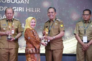 Pemkab Inhil Raih Penghargaan IGA Award Kabupaten Sangat Inovatif Se- Indonesia