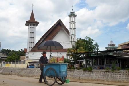  Cermin Toleransi, Gereja dan Masjid Berdampingan 