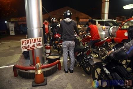 Jumat, Pemerintah Umumkan Penurunan Harga BBM