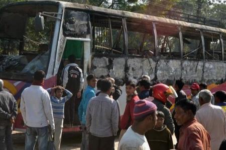 Bangladesh Larang Boncengan Sepeda Motor 