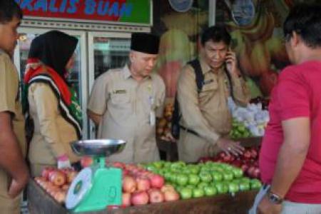 Apel Amerika Berbakteri Di Jual Bebas, Disperindag Bengkalis Sidak ke Toko Buah