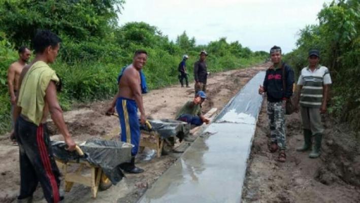 Masyarakat 6 Desa di Pulau Merbau Swadaya Bangun Jalan Pulau Besar