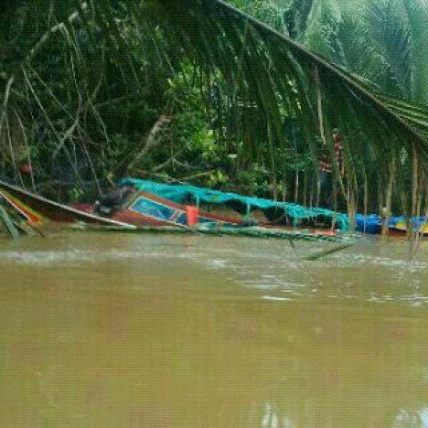 Menabrak Kayu, Speedboat Tobindo Karam