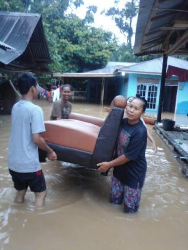 Dilanda Banjir, Warga Bengkalis Mulai Mengungsi