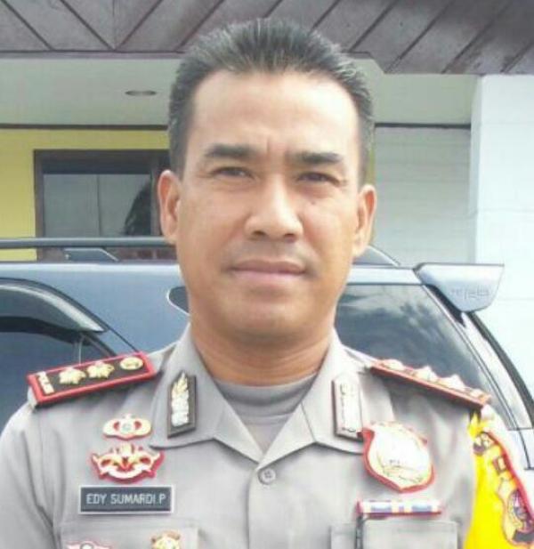 Ditemukan Warga Gunakan Kaos Palu Arit di Siak Hulu, Kapolres Kampar Keluarkan Himbauan