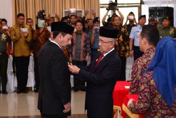 Gubernur Riau Resmi Lantik Edwar Sanger sebagai Pj Walikota Pekanbaru, Minta Tindak Tegas ASN Berpolitik Praktis