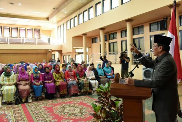 HM Wardan Lantik Ratusan Pejabat Eselon IV