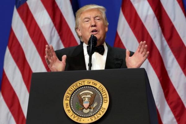 Trump Larang Imigran 7 Negara Muslim Masuk AS