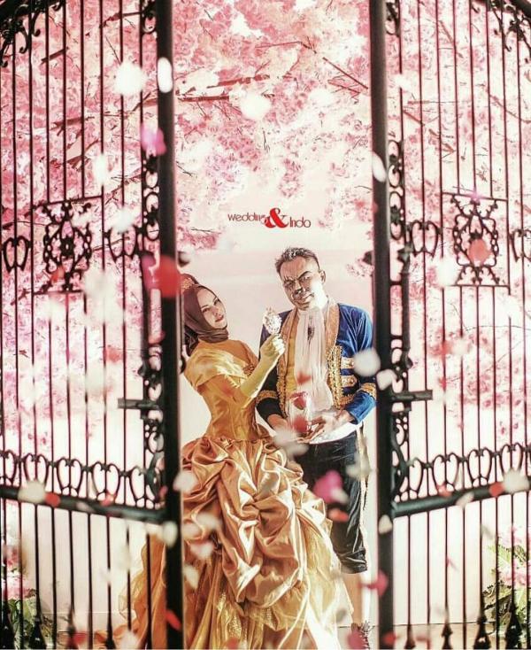 10 Potret Prewed Vicky Prasestyo & Angel Lelga yang Unik Banget