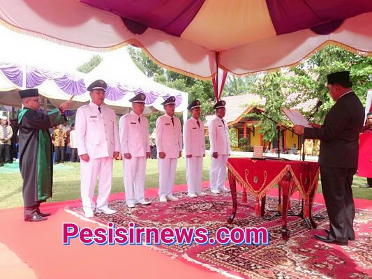 5 Datuk Penghulu Terpilih Kecamatan Simpang Kanan Dilantik Wabup Rohil