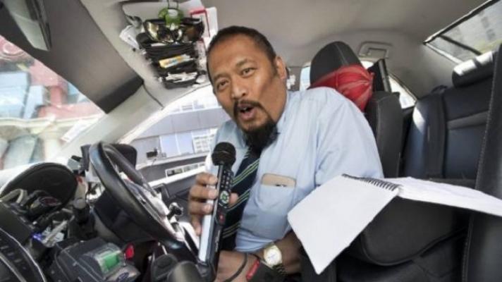 Buat Taksi Karaoke, Pria Indonesia Ini Mendadak Beken di Selandia Baru