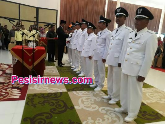 Bupati Rohil Lantik 10 Datuk Penghulu dari 2 Kecamatan, 1 Absen