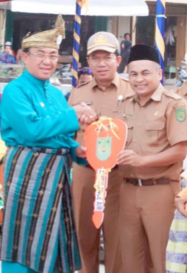Bupati Serahkan Ambulance Air Kepada RSUD Tengku Sulung, Pulau Kijang
